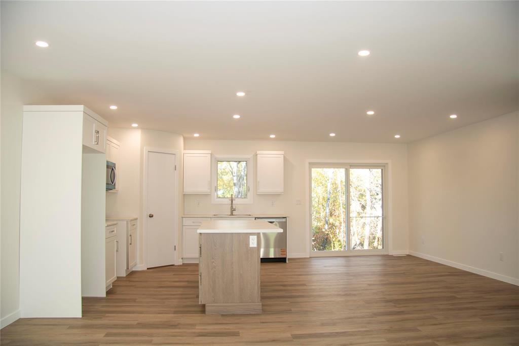 27 Tamarack Lane Property Photo 9