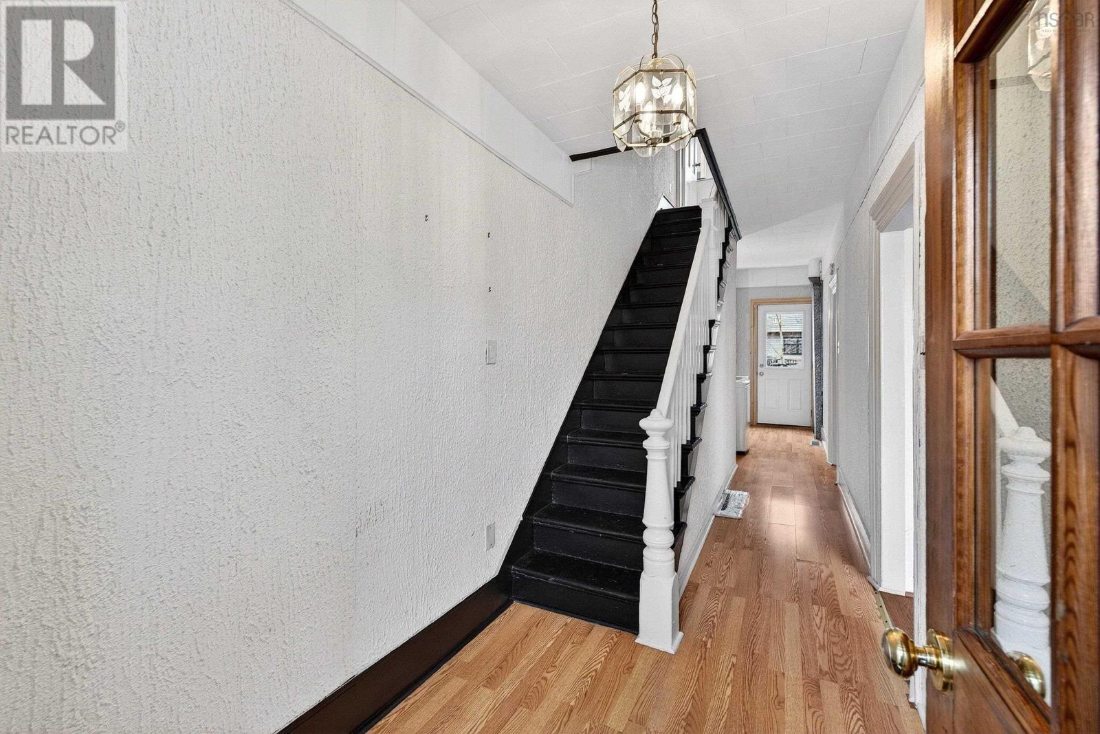 2490 John Street Property Photo 6