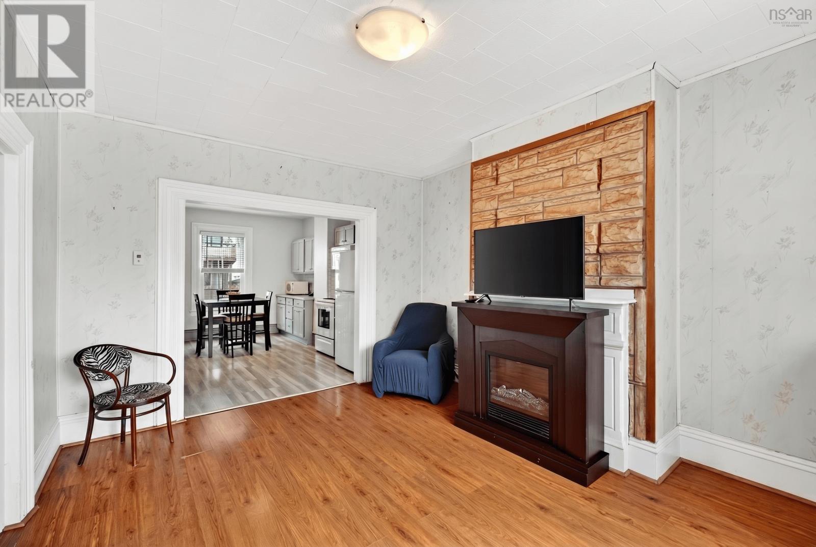 2490 John Street Property Photo 11
