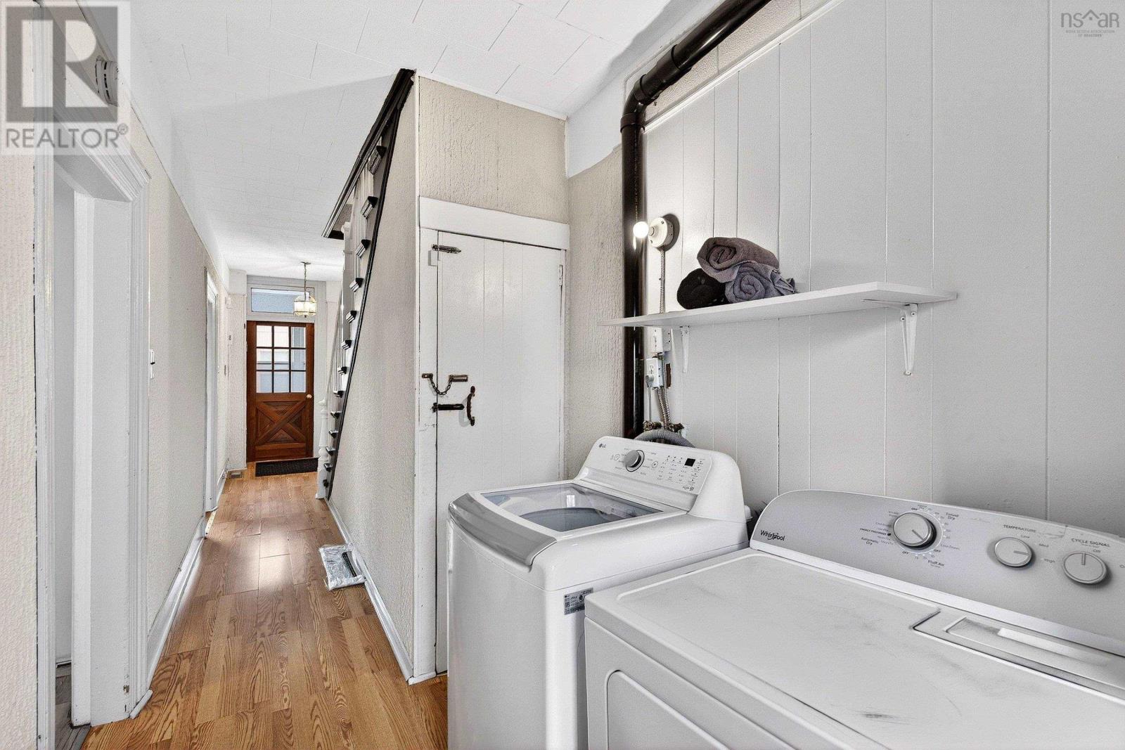 2490 John Street Property Photo 18