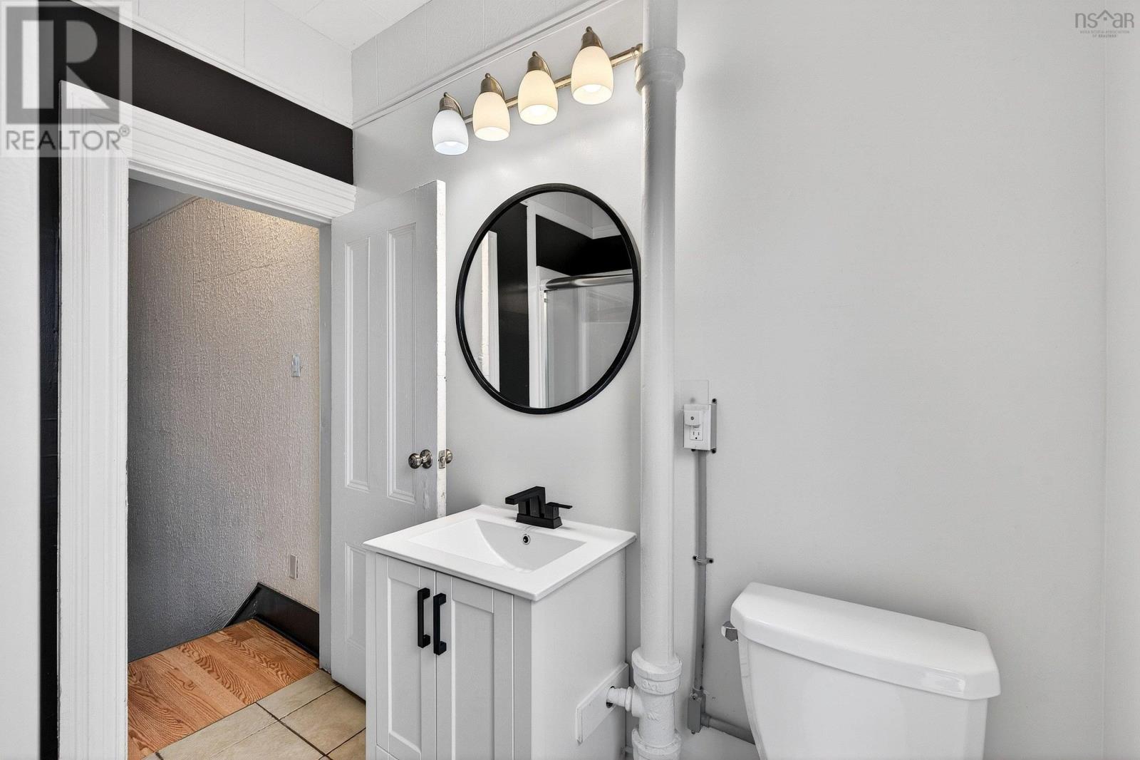 2490 John Street Property Photo 20
