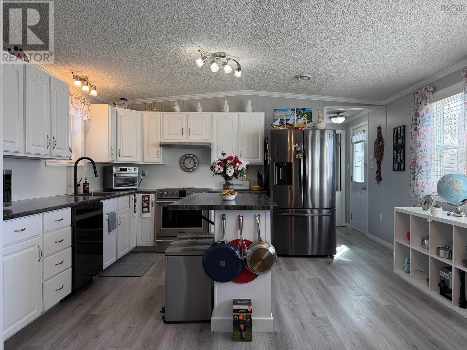 14 Ventura Avenue Property Photo 6
