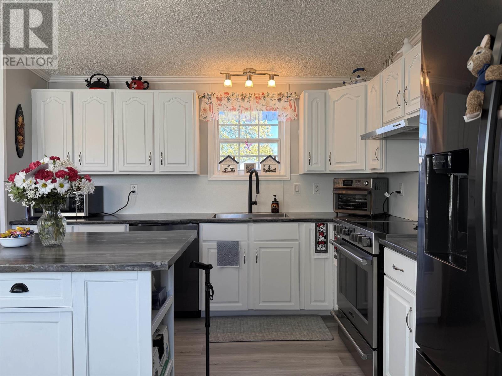 14 Ventura Avenue Property Photo 8