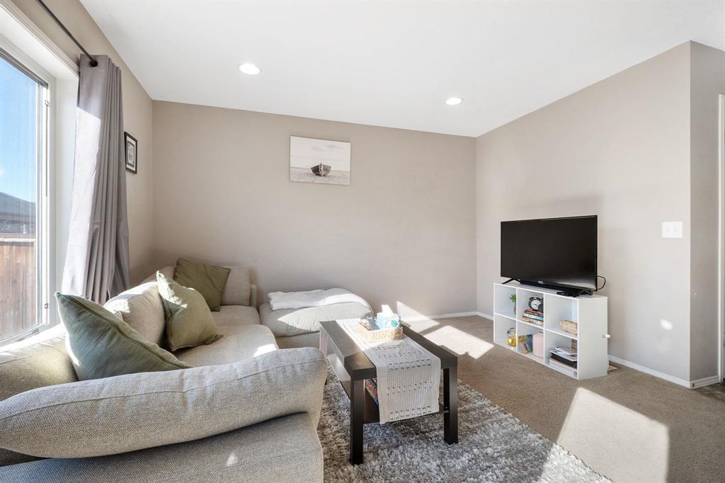 42 Hazelton Drive Property Photo 3