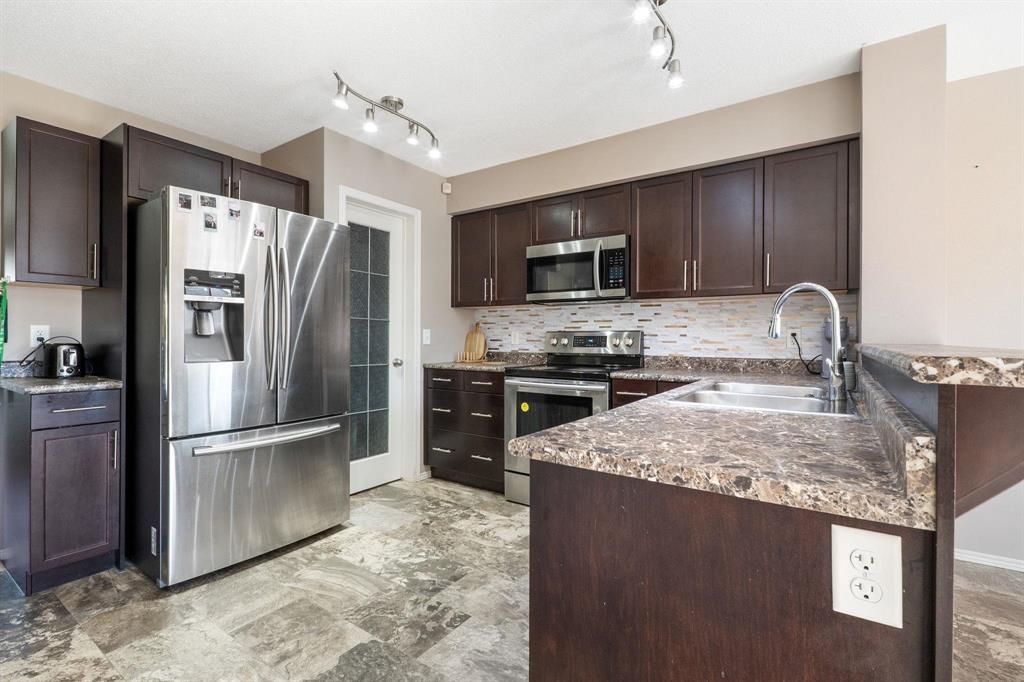 42 Hazelton Drive Property Photo 6