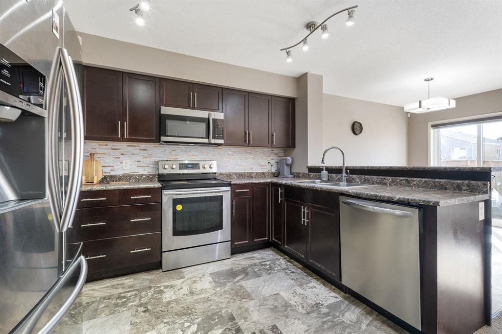 42 Hazelton Drive Property Photo 7