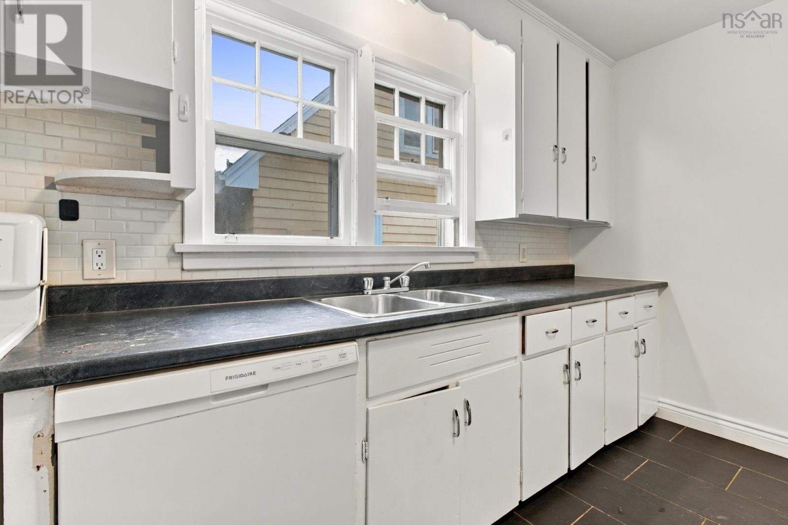 3194 Stanford Street Property Photo 10