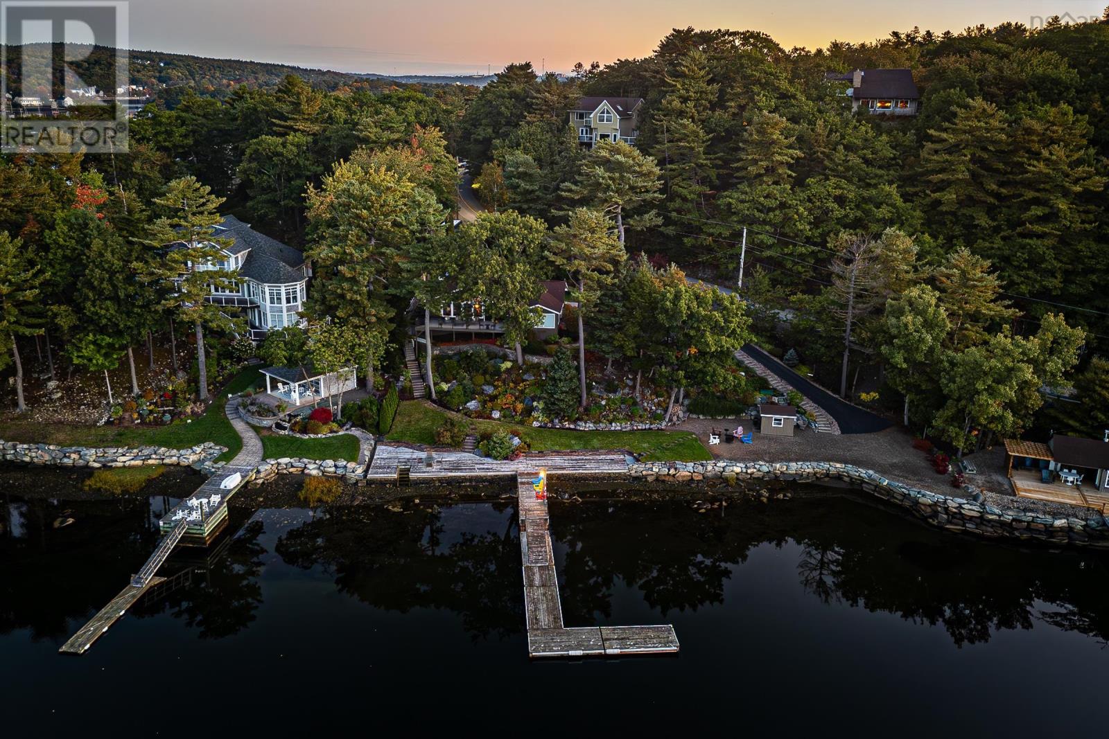 1077 Shore Drive Property Photo 4