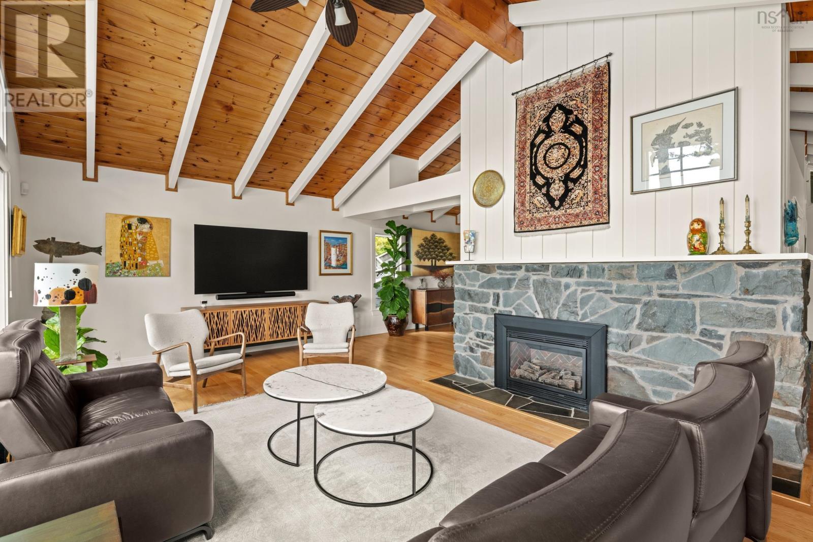 1077 Shore Drive Property Photo 11