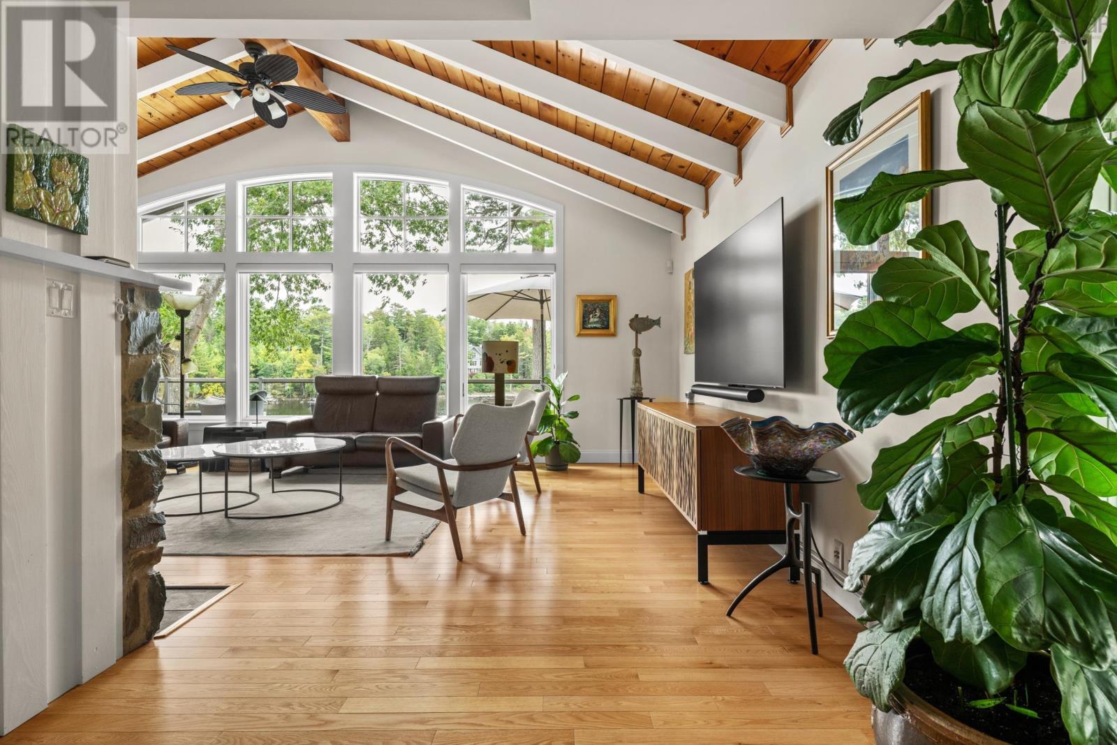1077 Shore Drive Property Photo 15