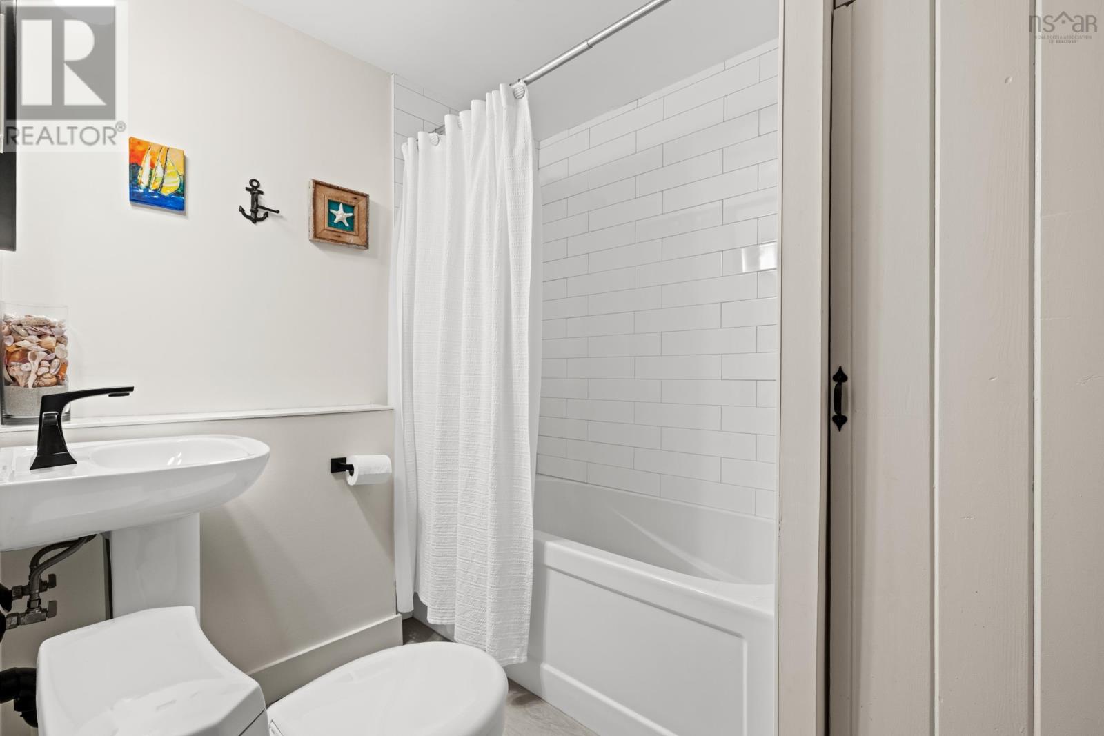 1077 Shore Drive Property Photo 28