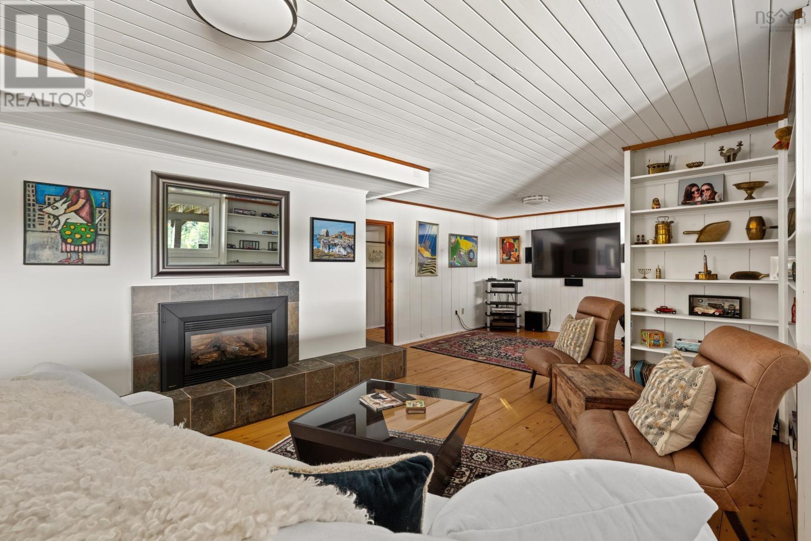 1077 Shore Drive Property Photo 29