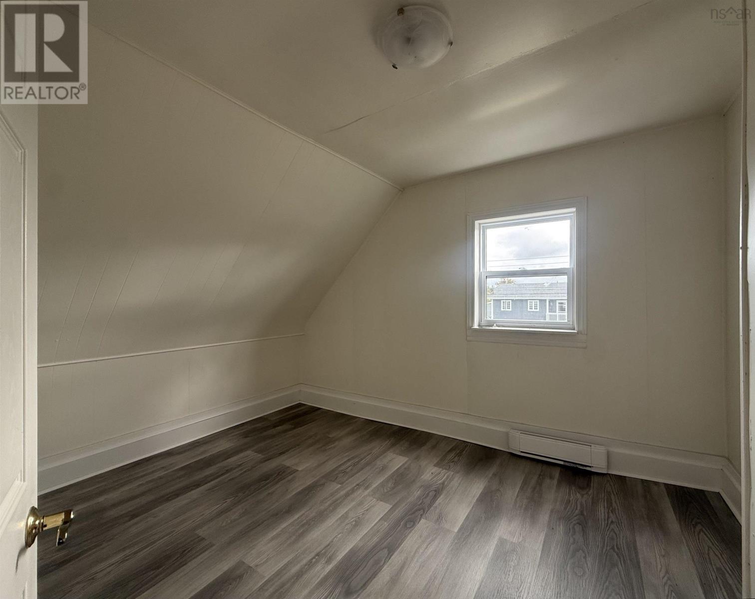 2 International Property Photo 5