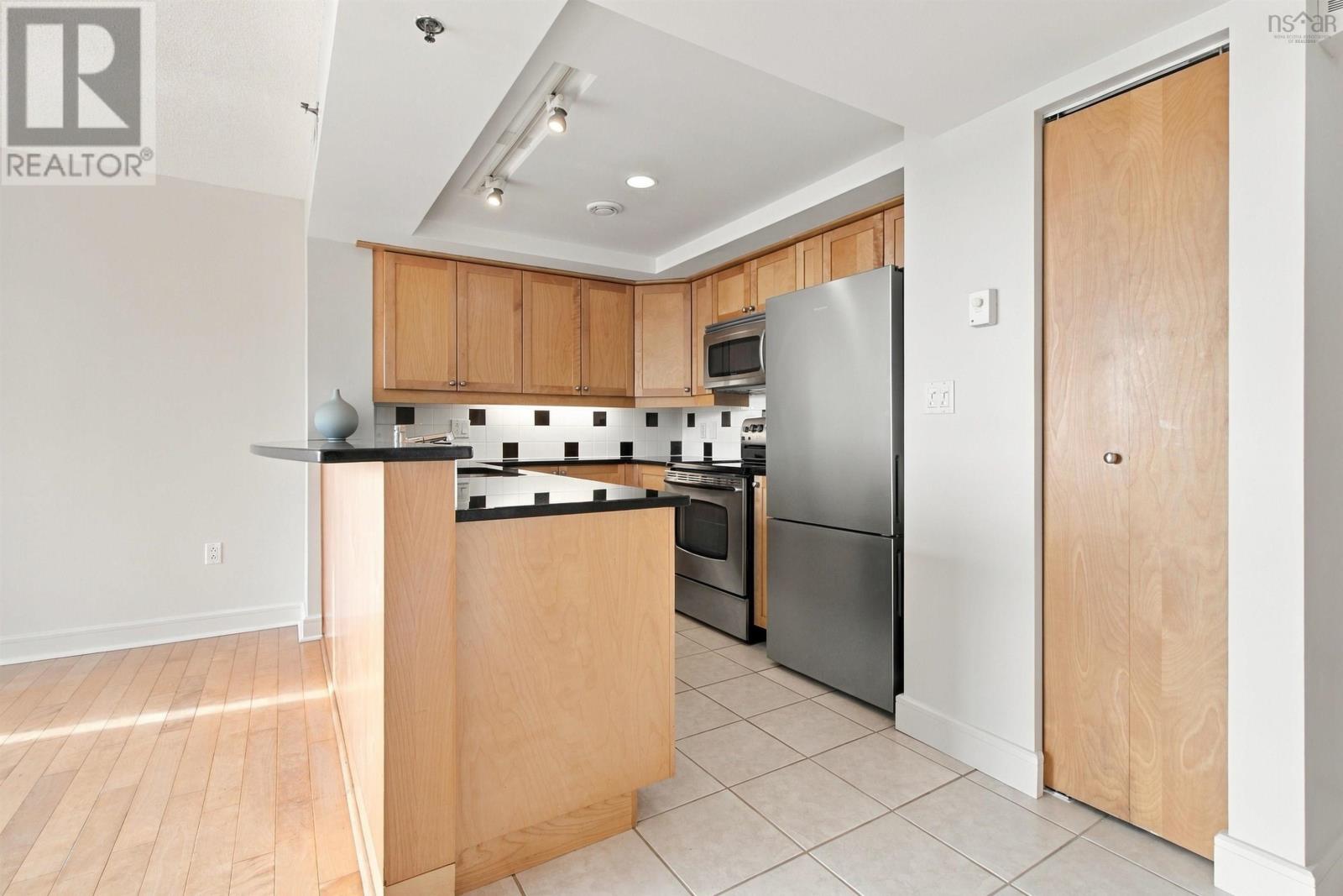 526 1477 Lower Water Street Property Photo 13