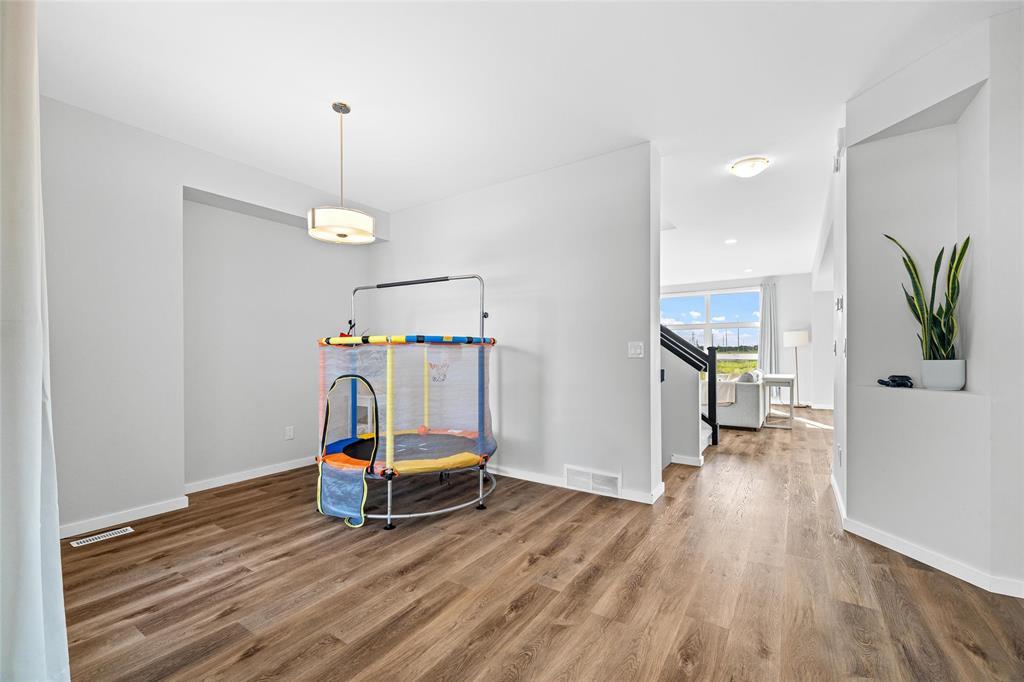 46 Dumontet Crescent Property Photo 3