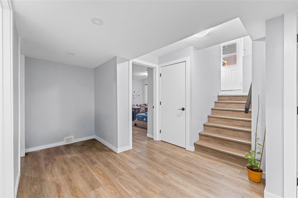 46 Dumontet Crescent Property Photo 19