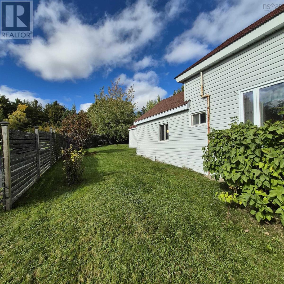 9794 Highway 8 Property Photo 3
