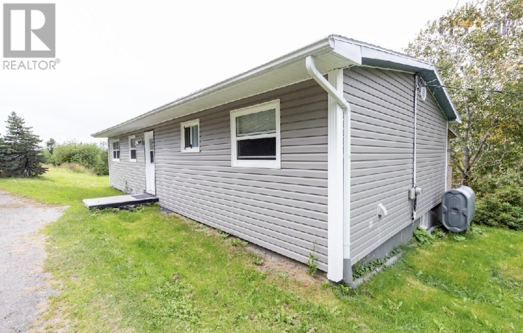 9512 East Bay Highway Property Photo 3