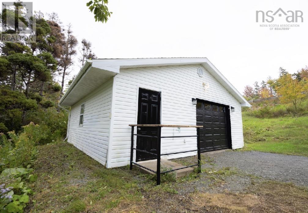 9512 East Bay Highway Property Photo 4