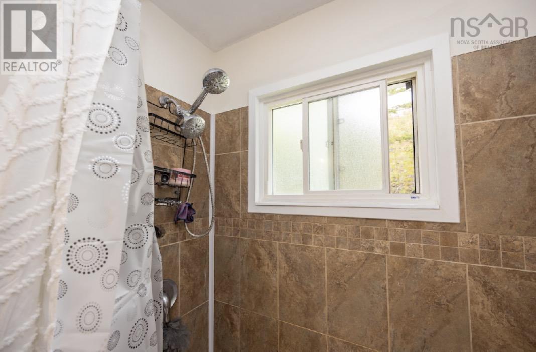 9512 East Bay Highway Property Photo 10