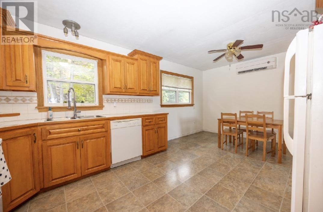 9512 East Bay Highway Property Photo 18