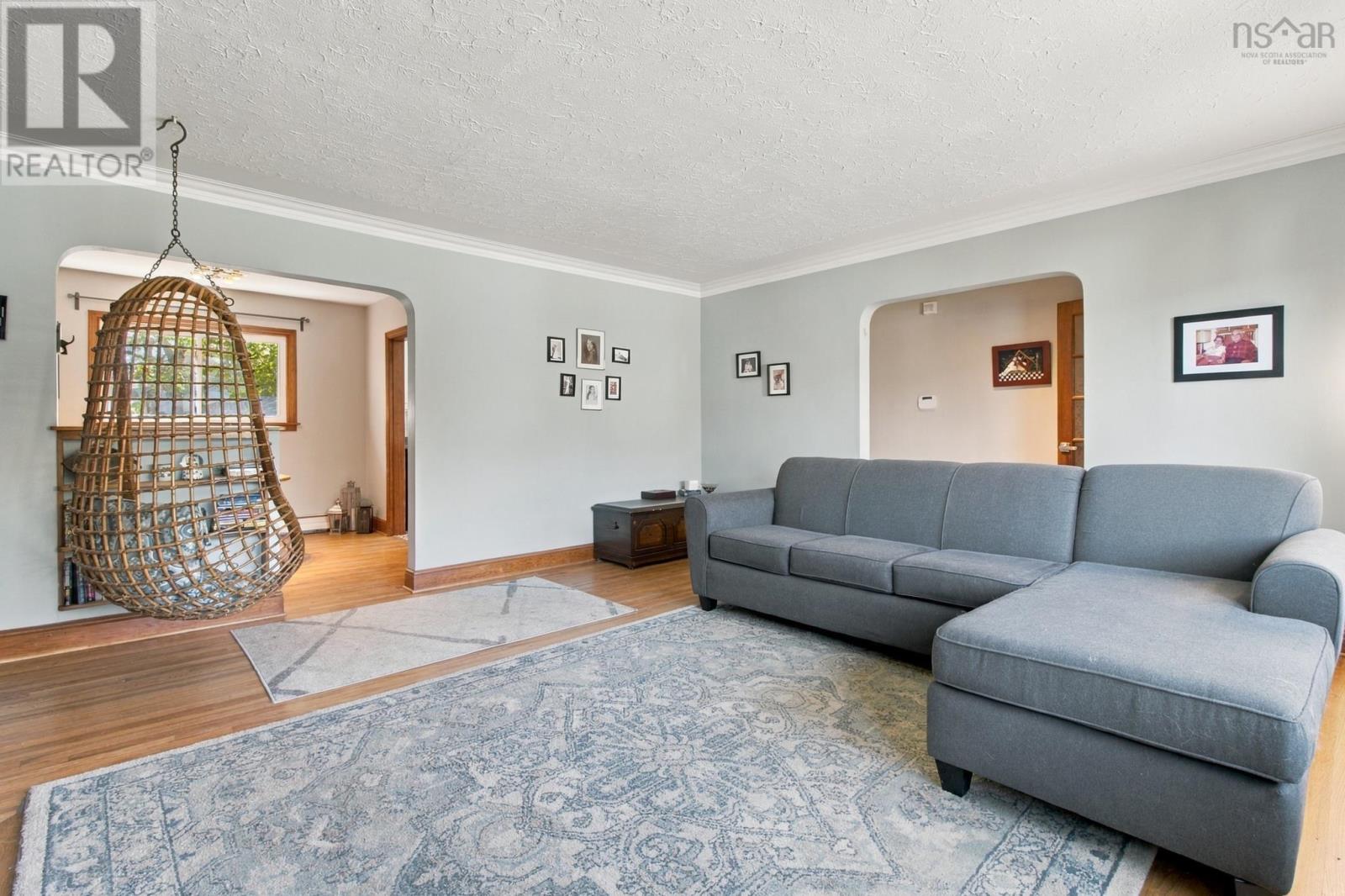 8 Edward Laurie Drive Property Photo 8