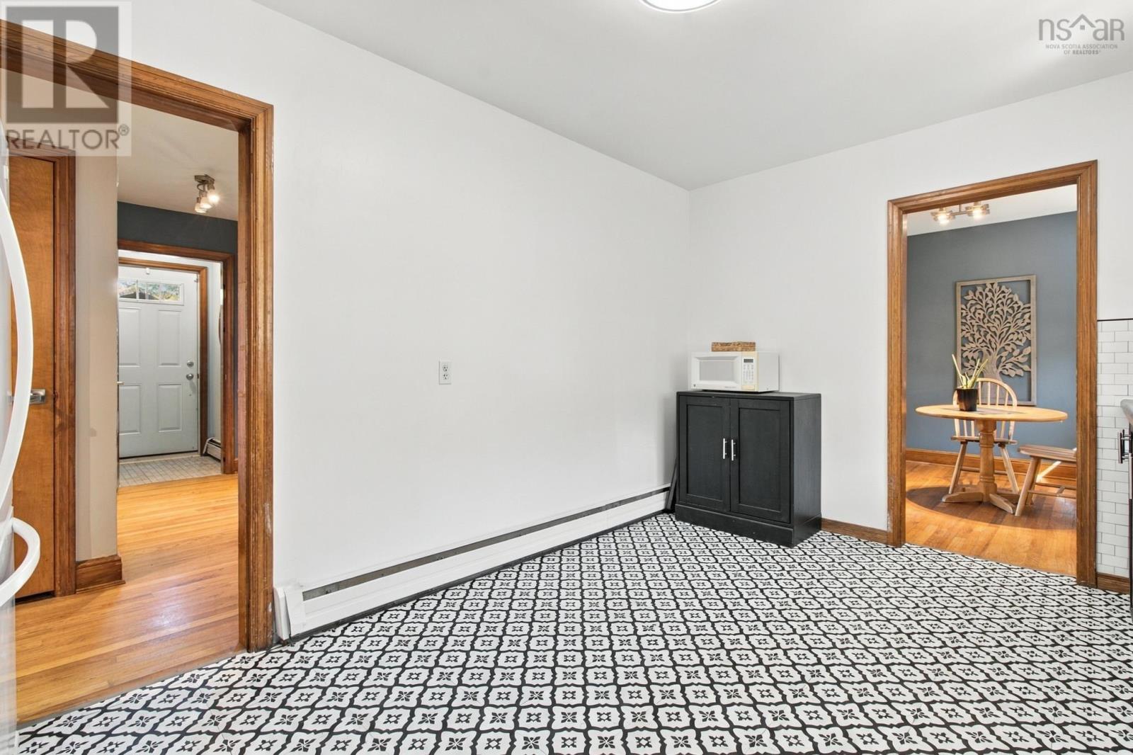 8 Edward Laurie Drive Property Photo 17