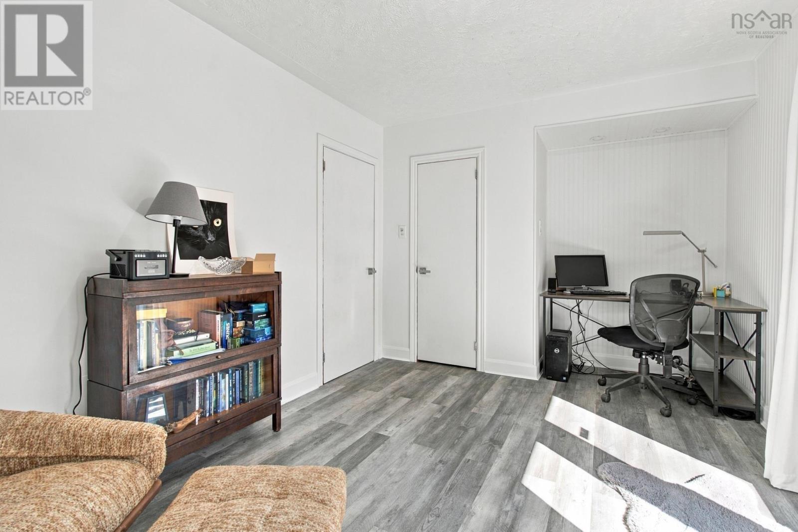 8 Edward Laurie Drive Property Photo 21