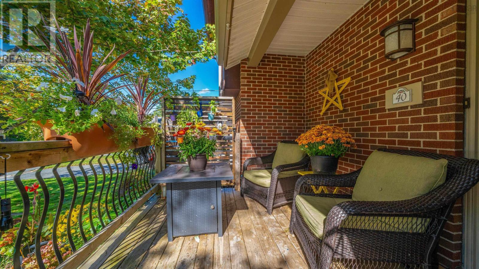 40 Walden Place Property Photo 2
