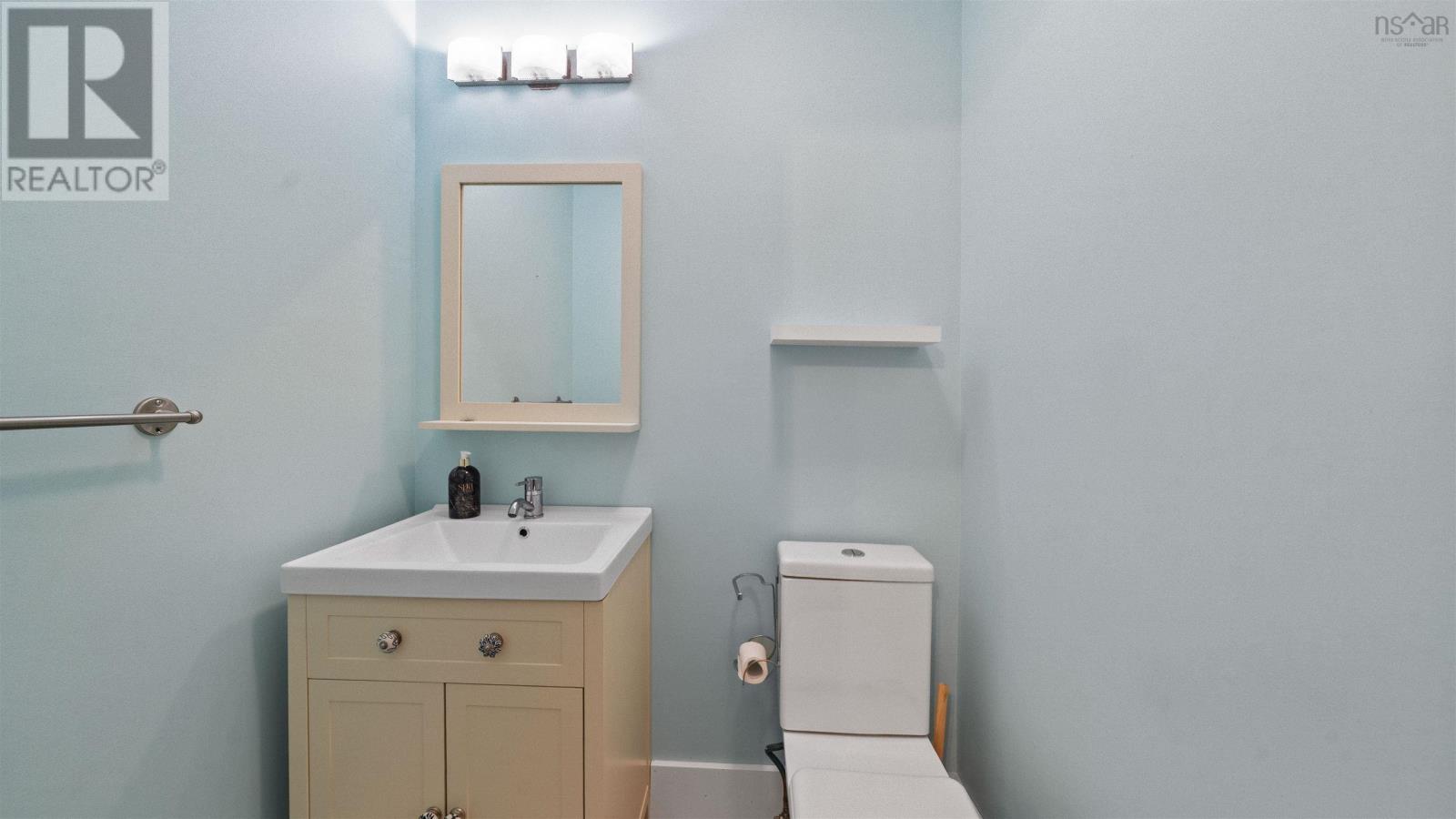 40 Walden Place Property Photo 6