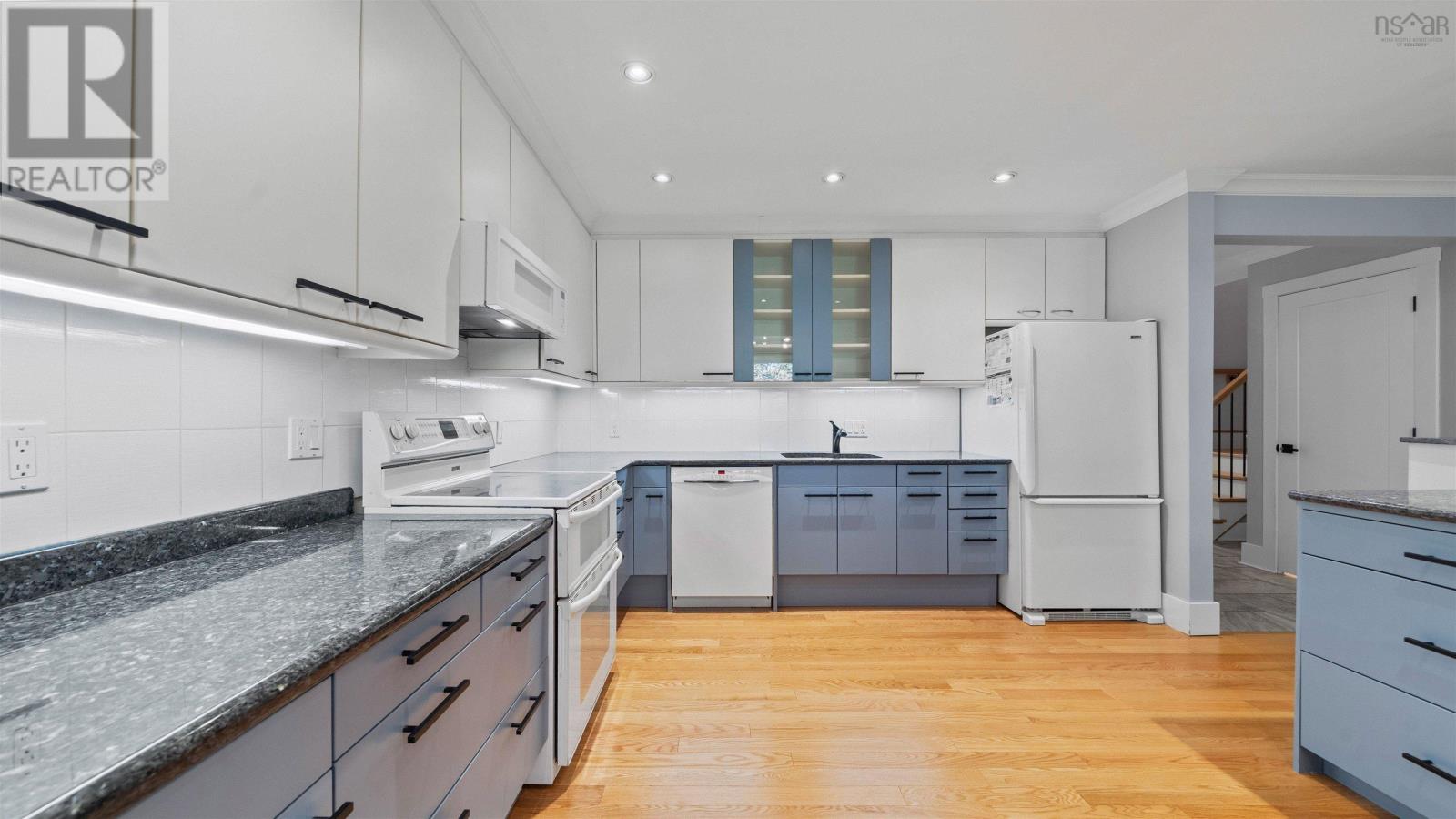 40 Walden Place Property Photo 11
