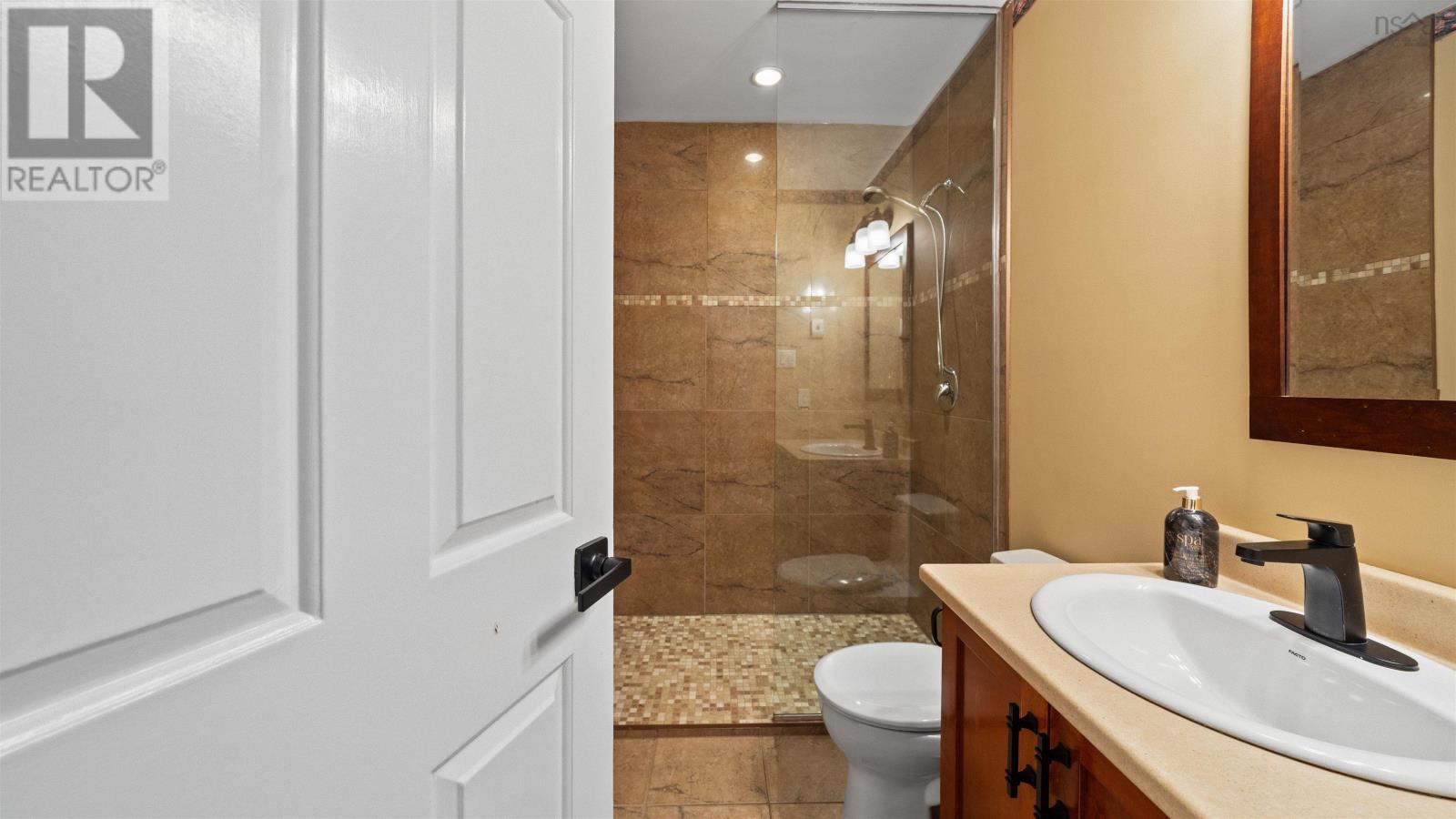 40 Walden Place Property Photo 24