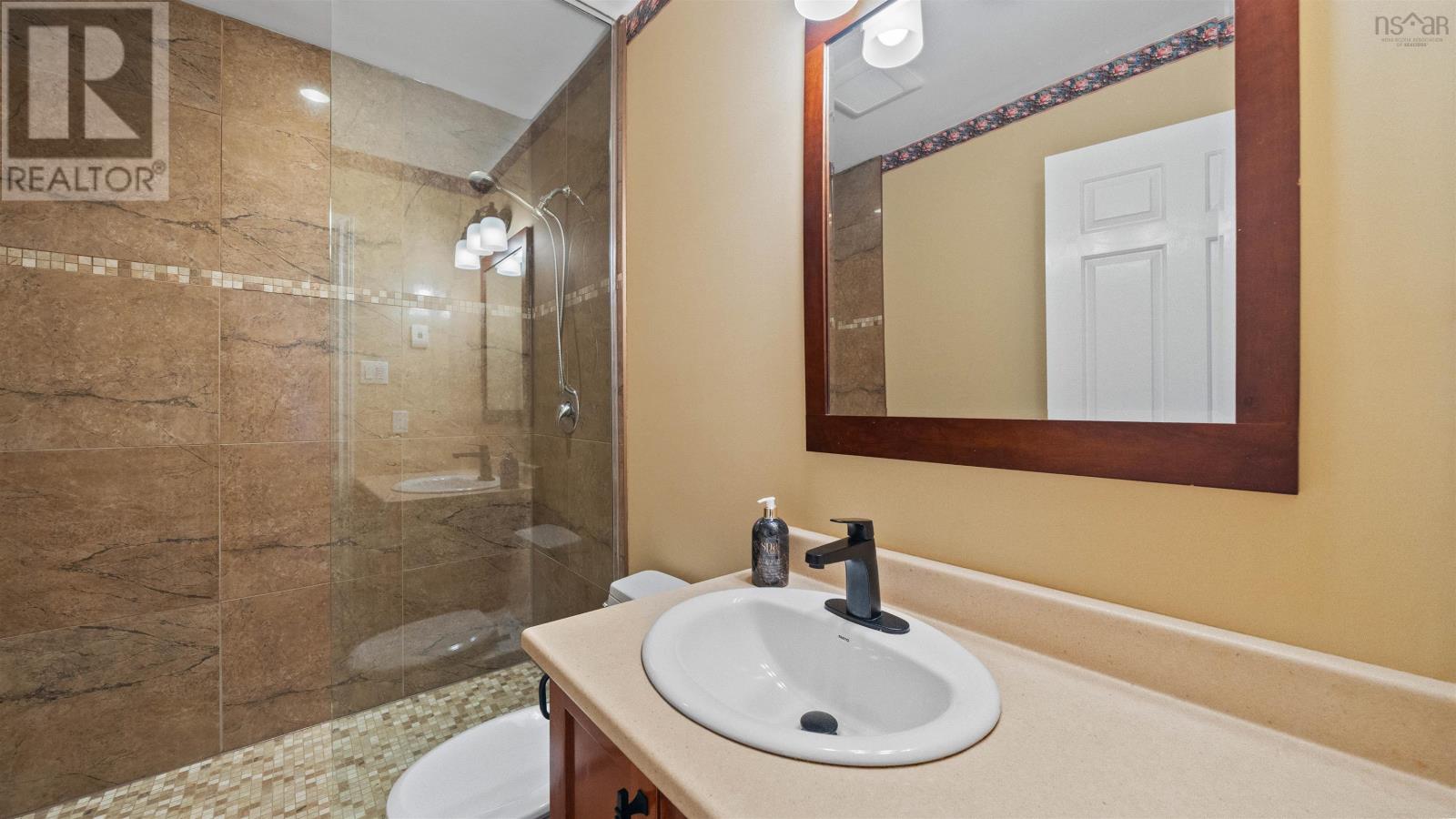 40 Walden Place Property Photo 25