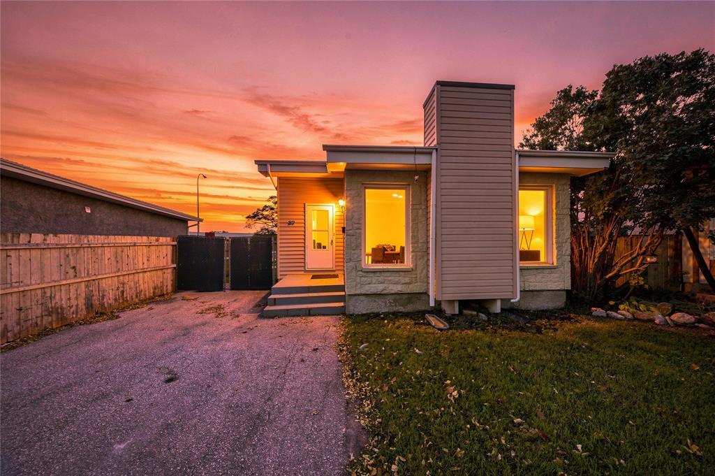 87 Petriw Bay Property Photo 1