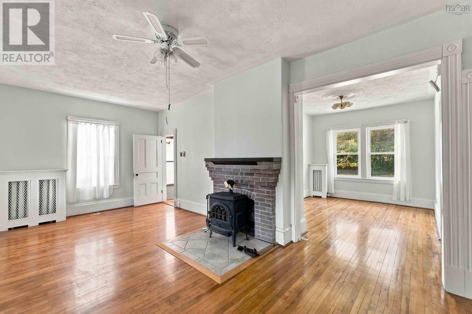 1107 Middle Street Property Photo 3