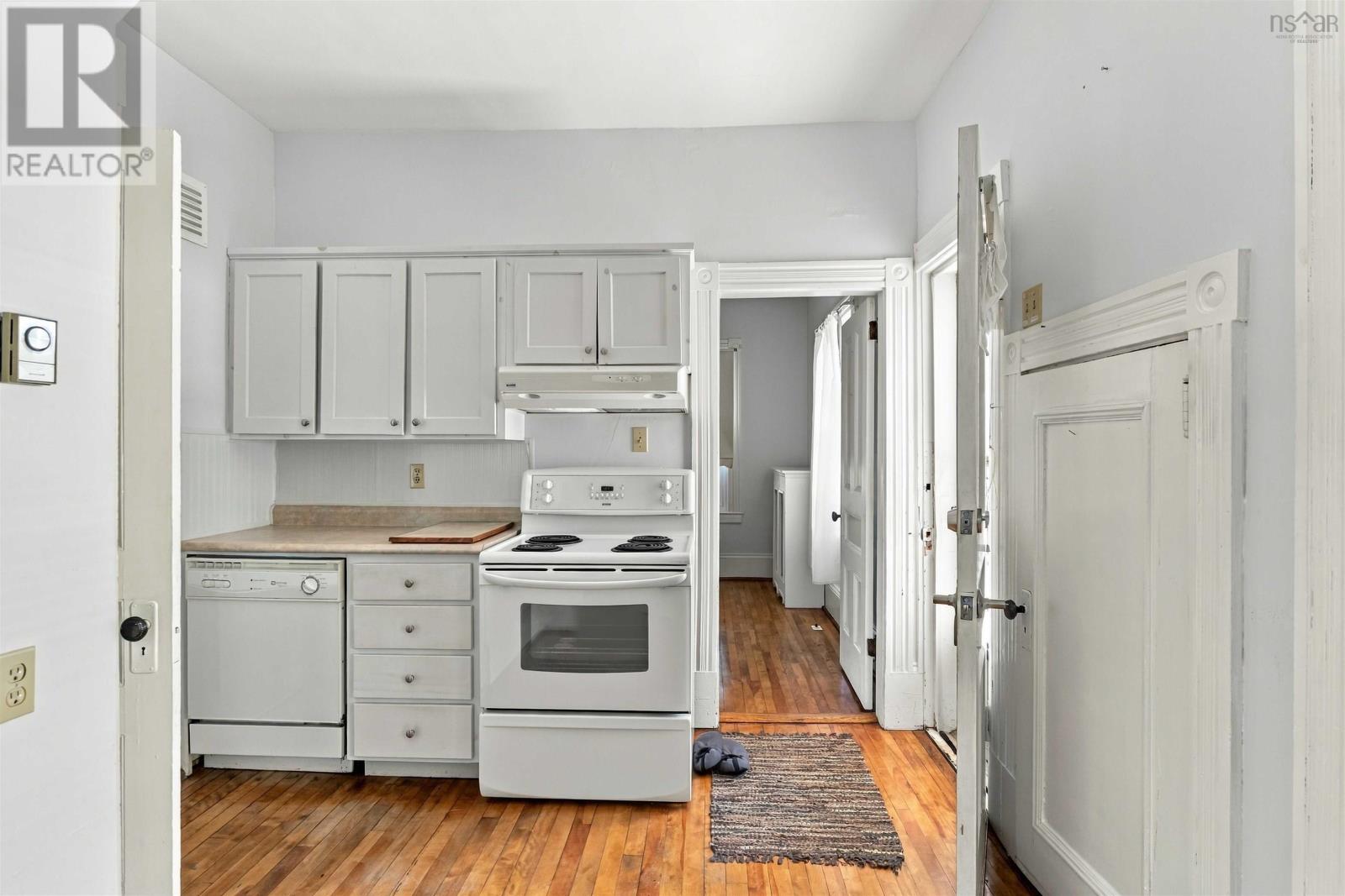 1107 Middle Street Property Photo 5