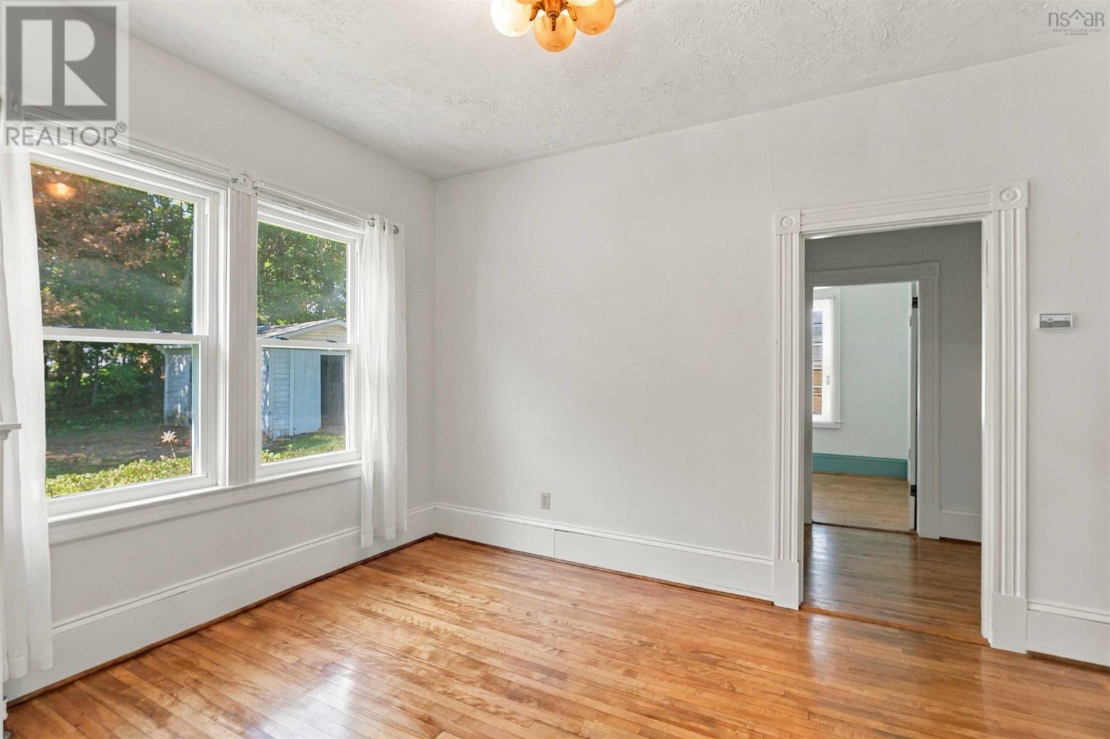 1107 Middle Street Property Photo 9