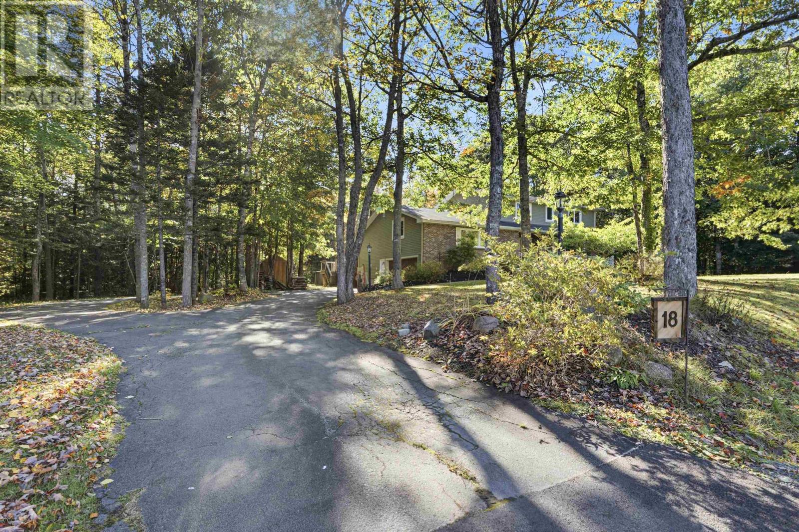 18 Sandstone Ave Property Photo 2