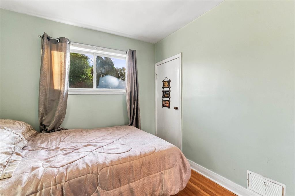 42 Champlain Street Property Photo 9