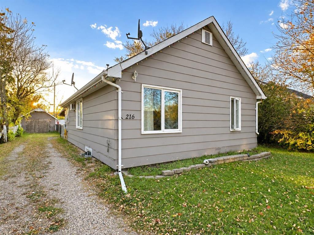 216 8th Avenue N Property Photo 1