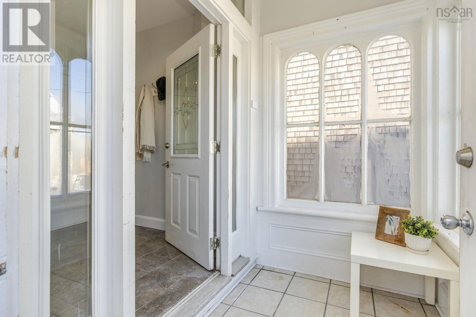 2542 Gottingen Street Property Photo 4