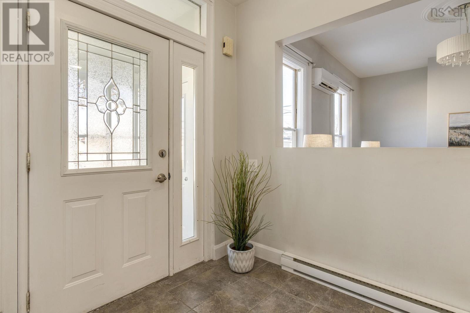 2542 Gottingen Street Property Photo 5