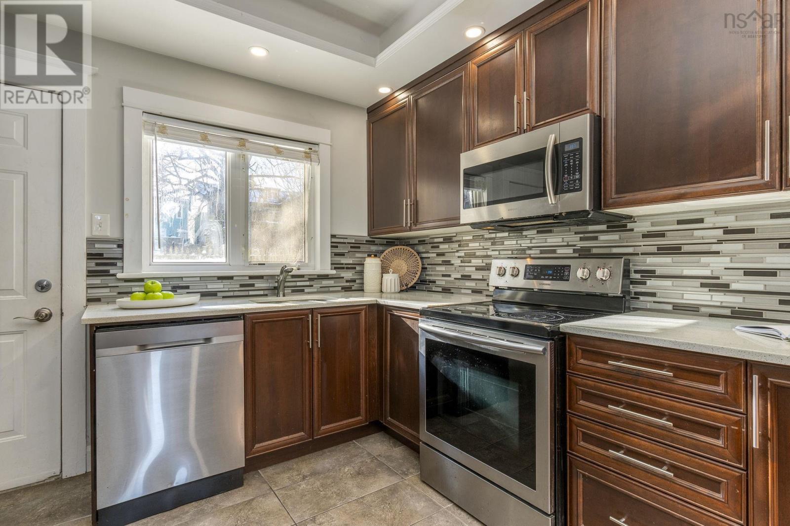 2542 Gottingen Street Property Photo 13