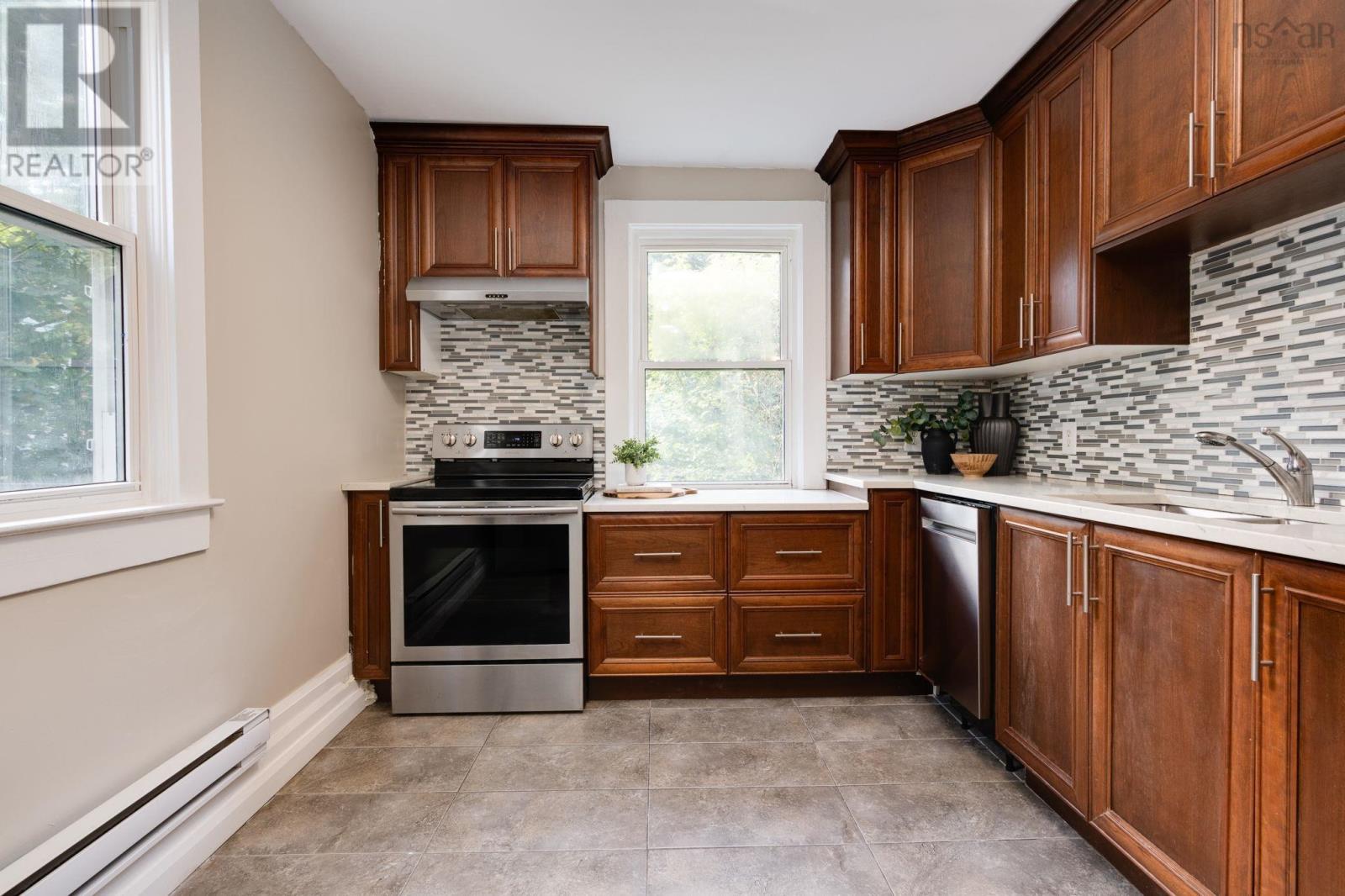 2542 Gottingen Street Property Photo 19