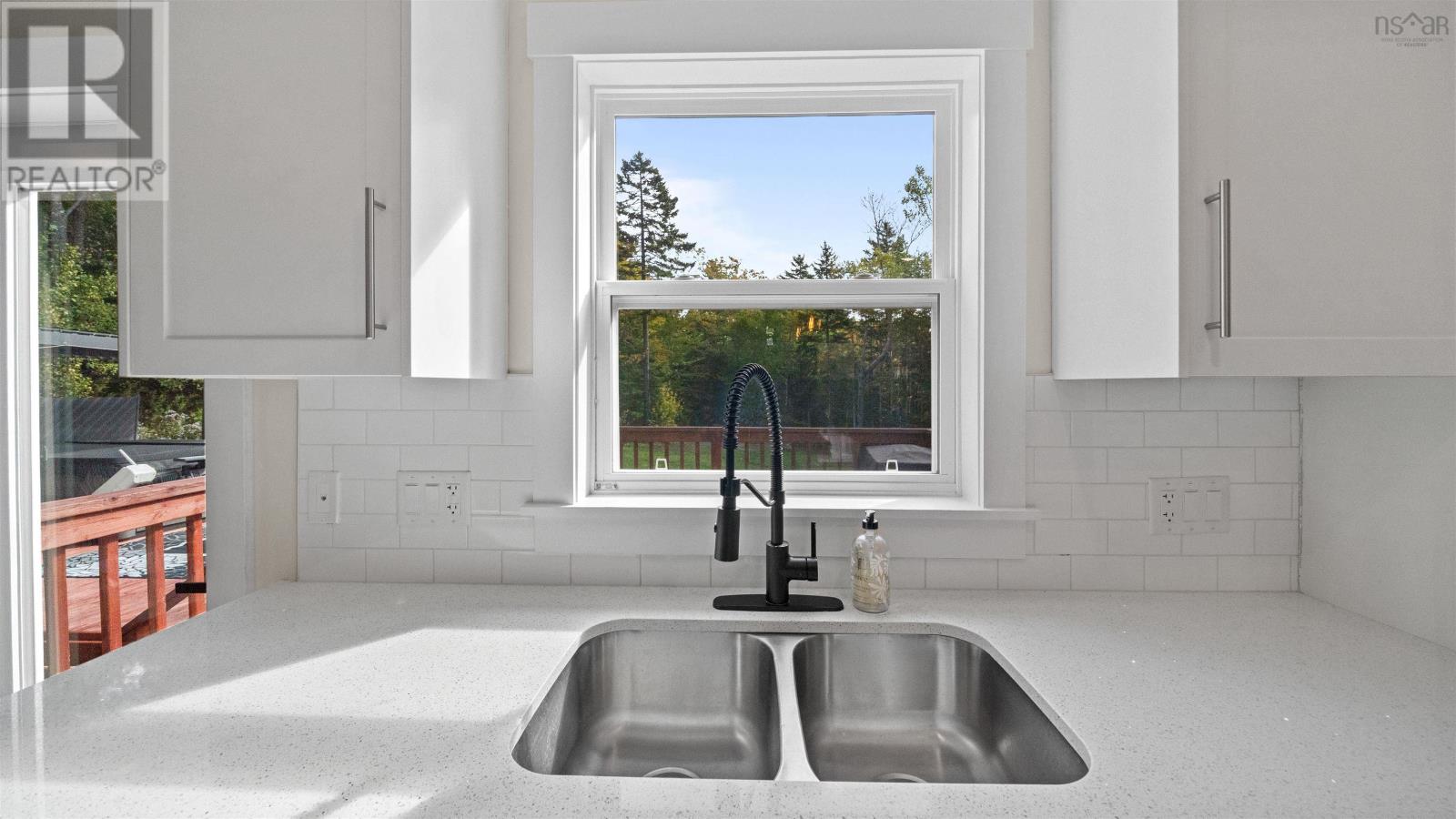 329 Savoy Avenue Property Photo 8