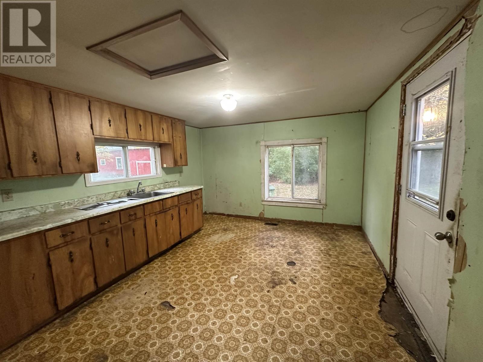 2090 Highway 1 Property Photo 11