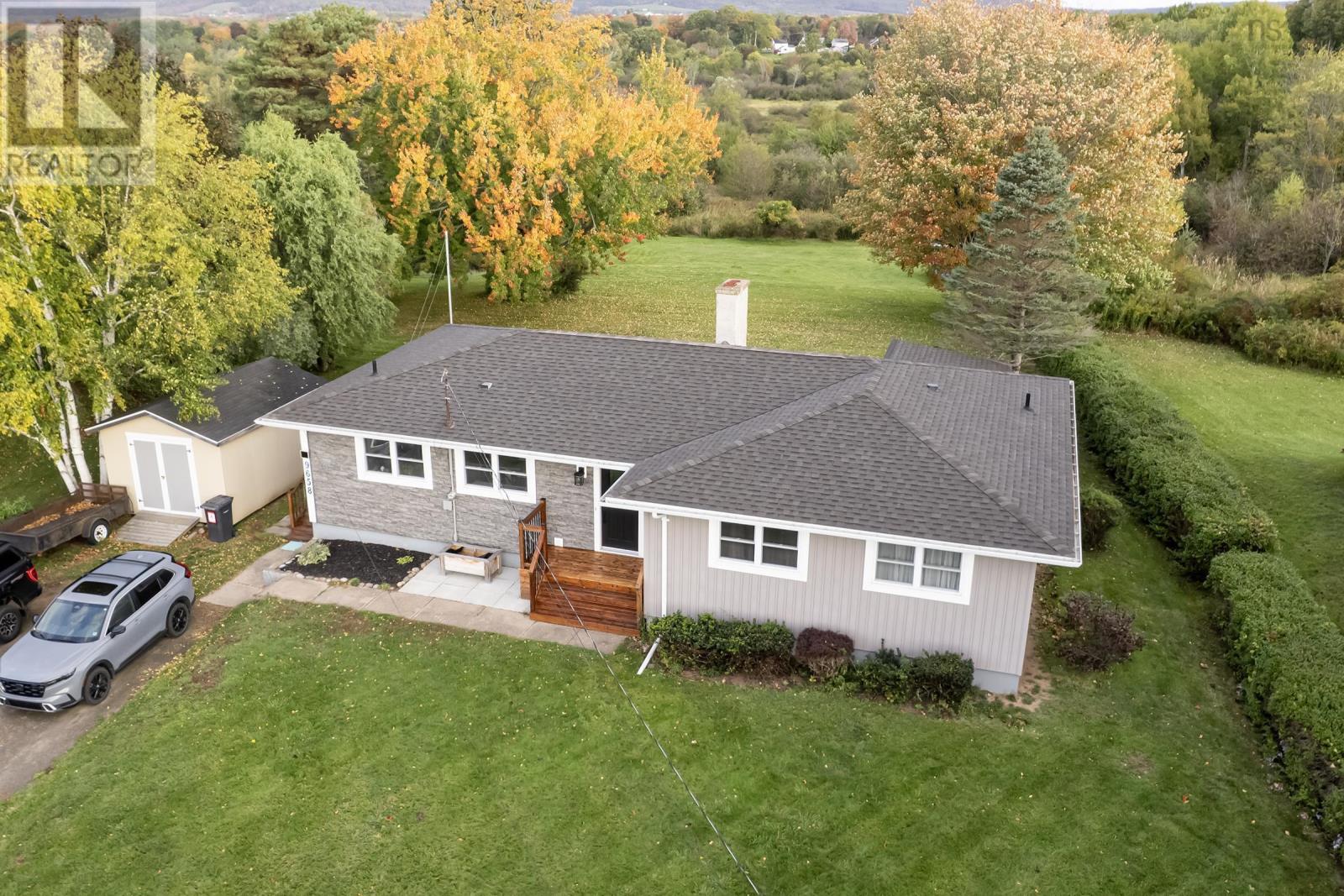 9658 Highway 10 Property Photo 2