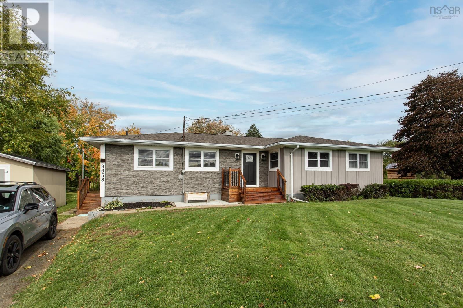 9658 Highway 10 Property Photo 4