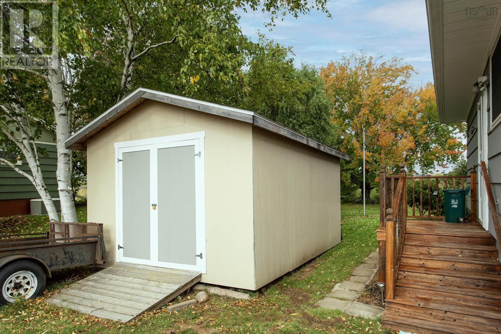 9658 Highway 10 Property Photo 6