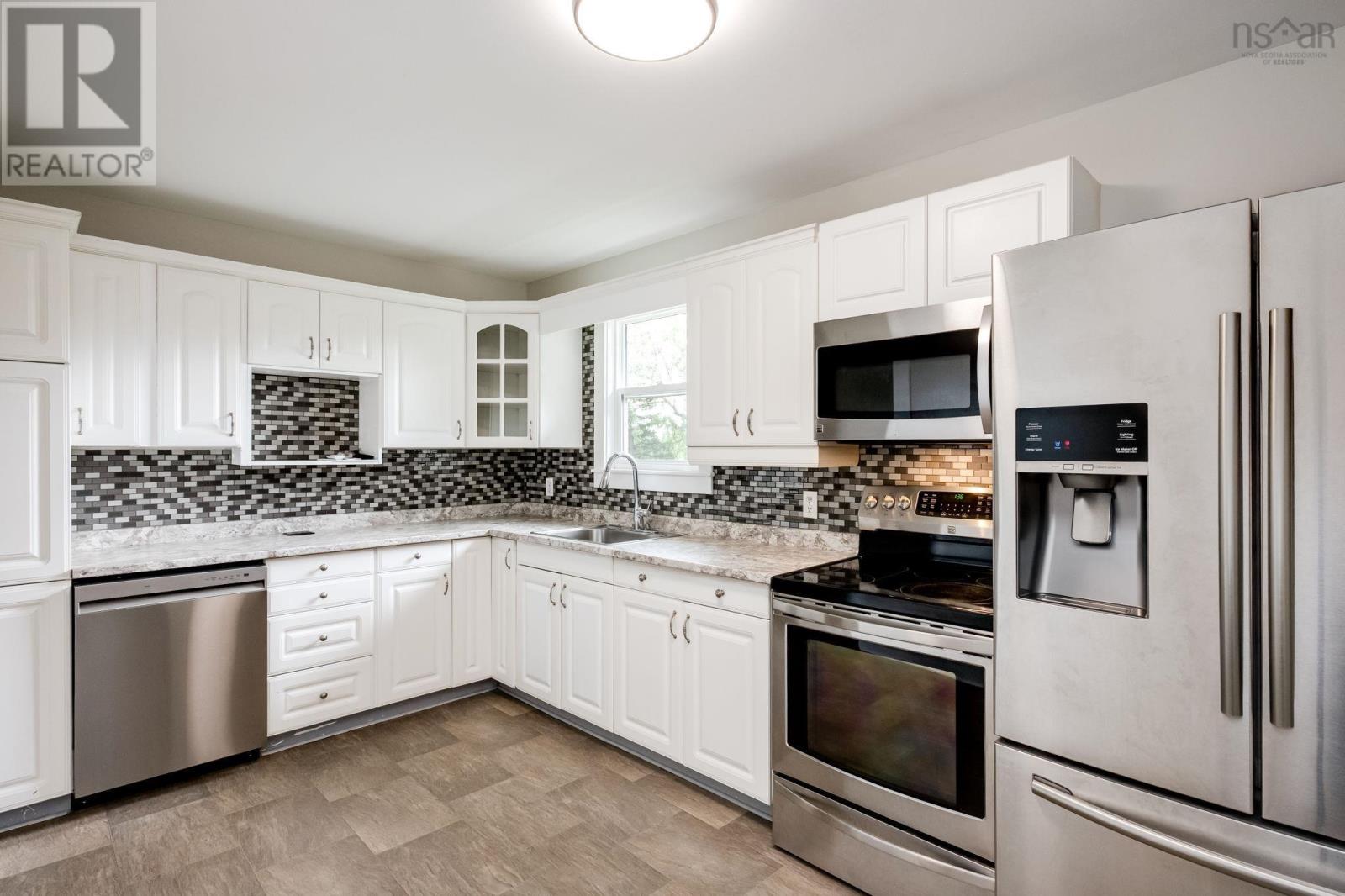 10068 Highway 221 Property Photo 4